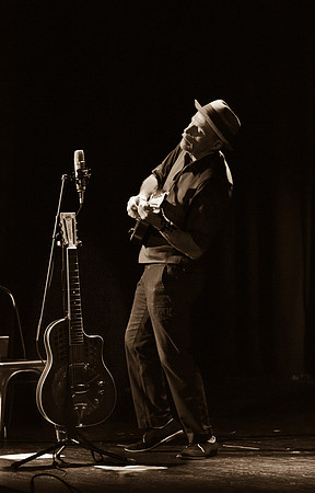 Swaying in the Moonlight: Steve James at The Cabot